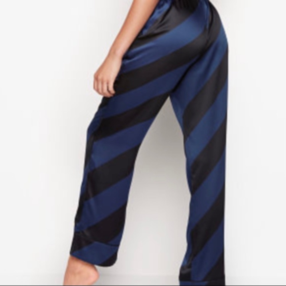 Victoria’s Secret satin candy cane stripe pant